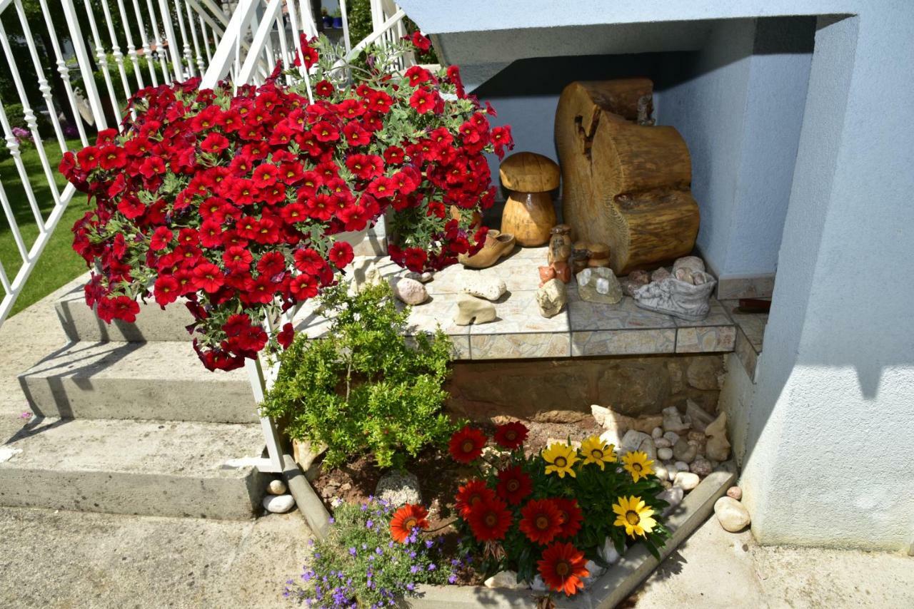Apartment Blumen Oase Malinska Exteriér fotografie